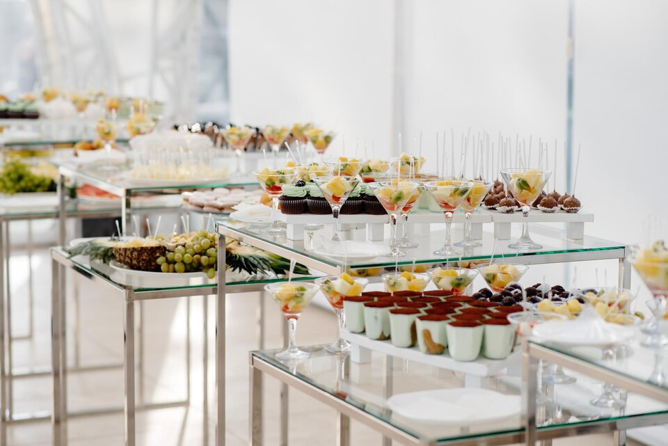 20230811191424_[fpdl.in]_candy-bar-wedding-fruits-sweets-table_444642-584_large